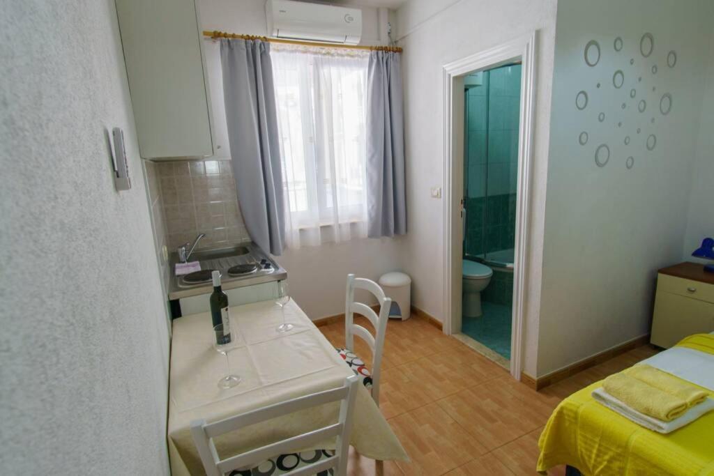 Lovely Studio Apartment For 2 Free Private Parking Makarska Bagian luar foto