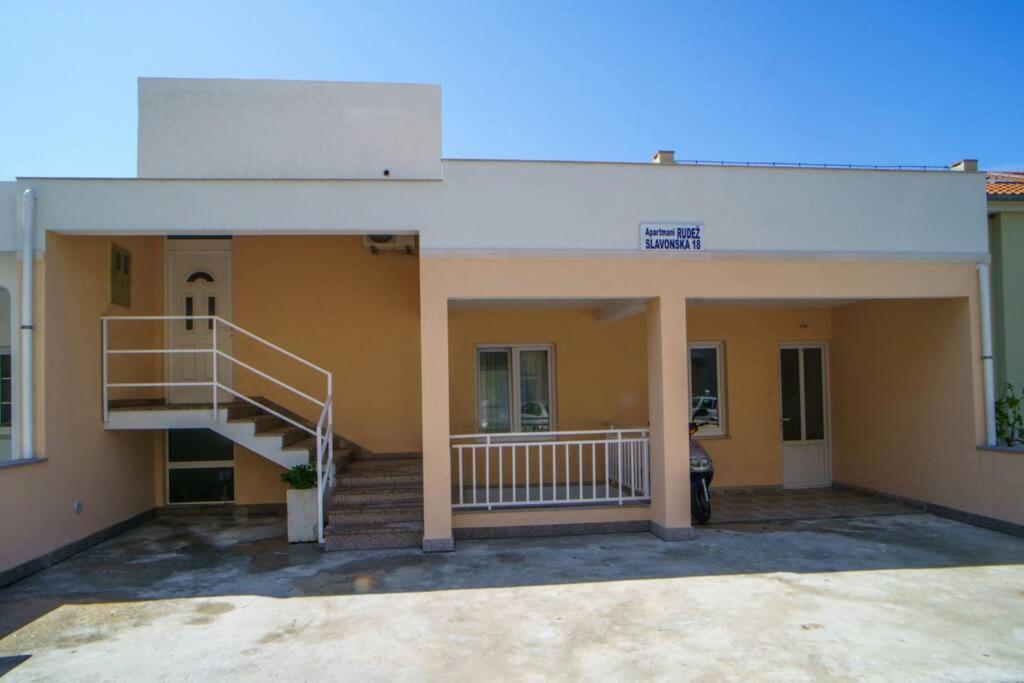 Lovely Studio Apartment For 2 Free Private Parking Makarska Bagian luar foto