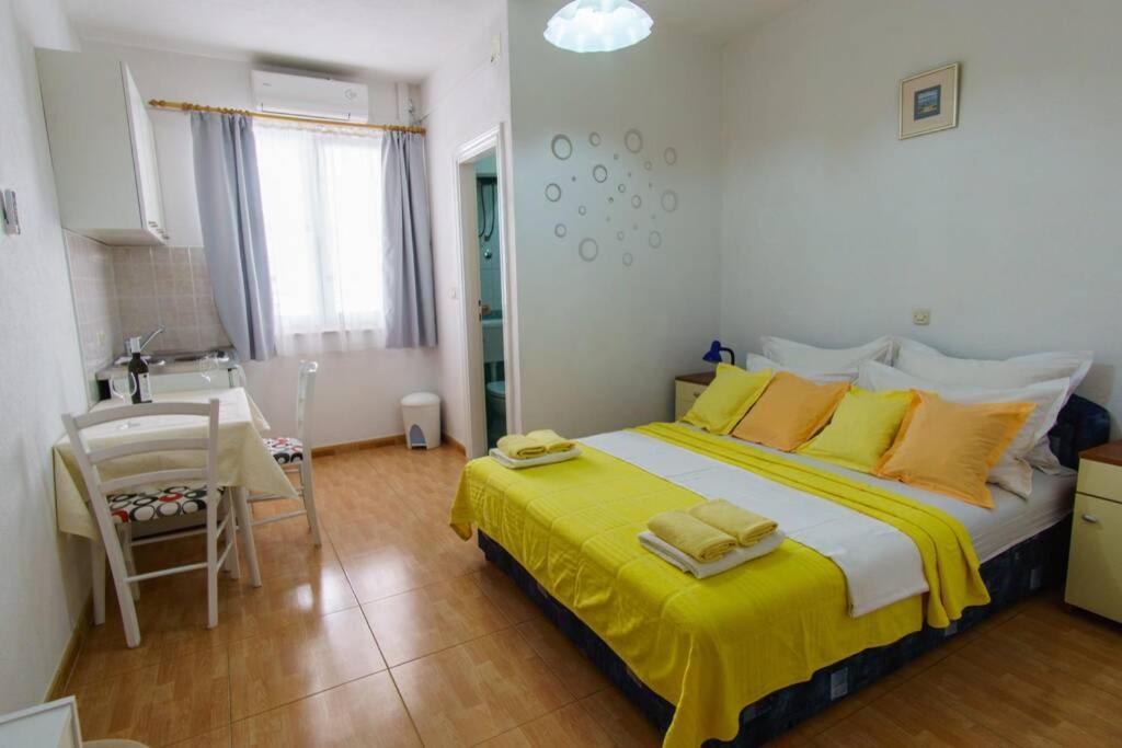 Lovely Studio Apartment For 2 Free Private Parking Makarska Bagian luar foto