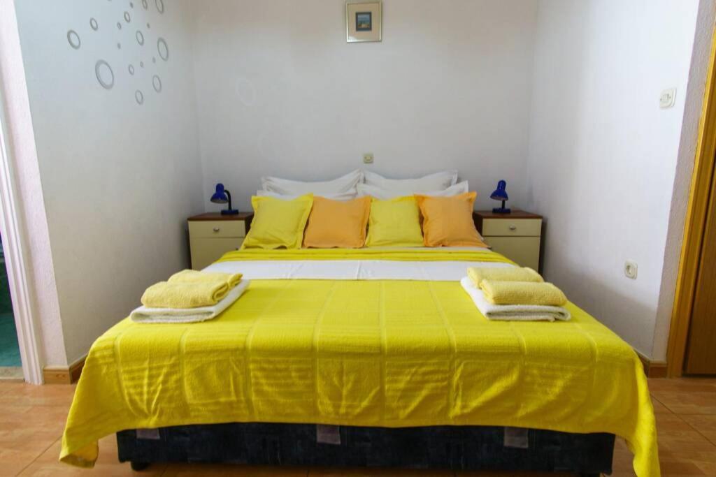 Lovely Studio Apartment For 2 Free Private Parking Makarska Bagian luar foto